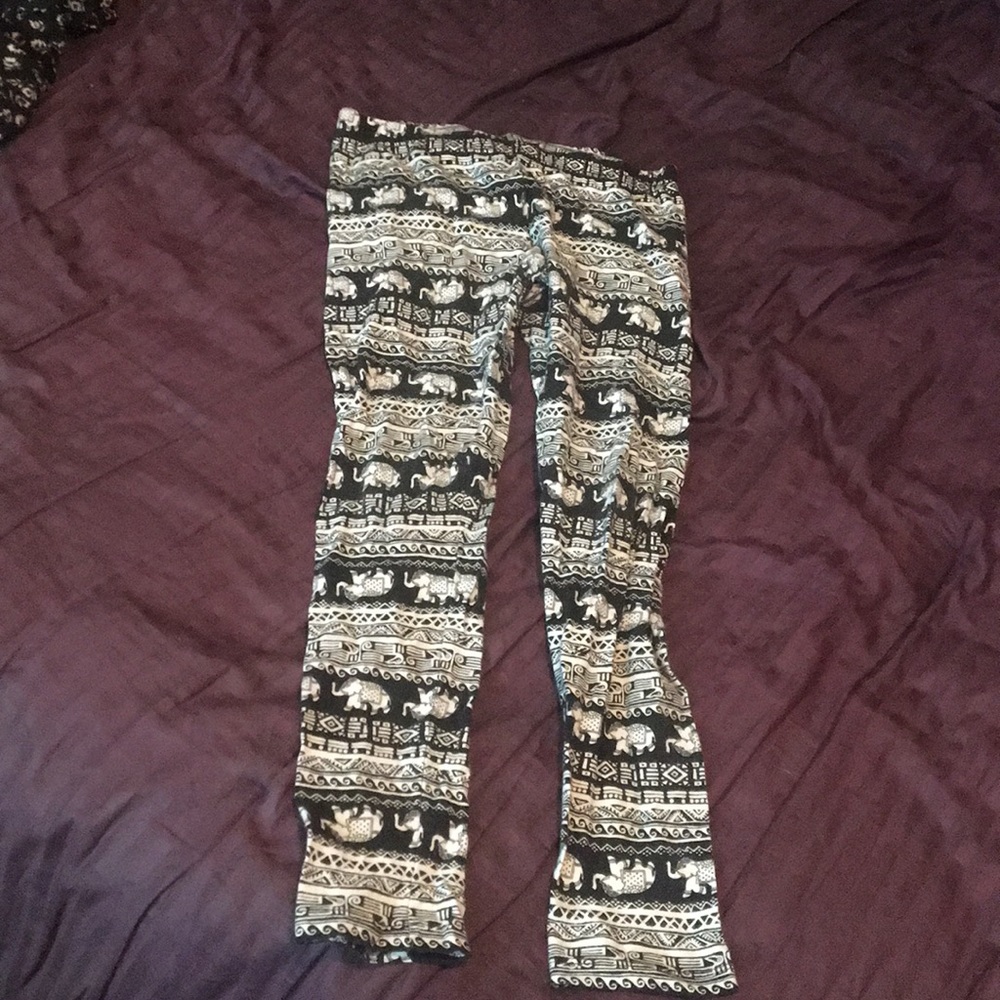 Black and white leggings with elephants